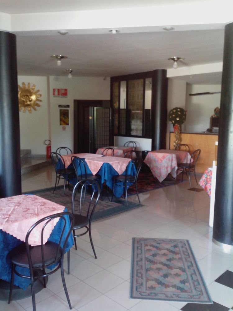 Hotel Niki Tribiano Exterior photo
